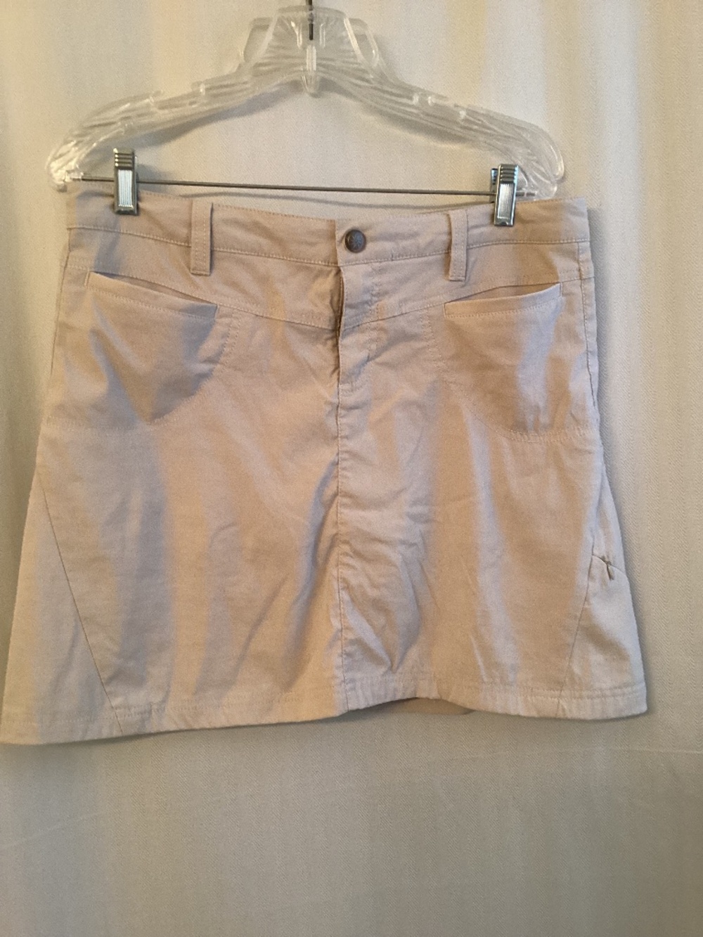 ATHLETA…. skirt / skort active wear with mesh undies… size Med